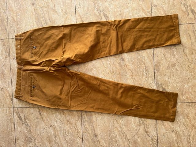 Pantalón chino marrón
