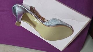 Tacones plateados nuevos