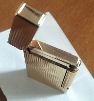 Mechero Dupont antiguo. Bañado en Oro 