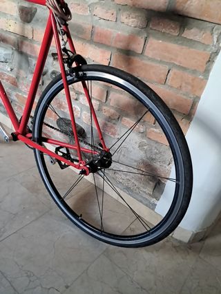 Bicicleta de Aluminio Roja