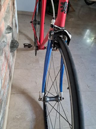 Bicicleta de Aluminio Roja