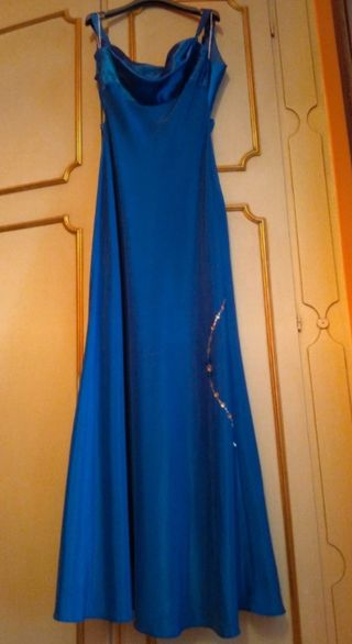 Abito lungo blu con decorazioni