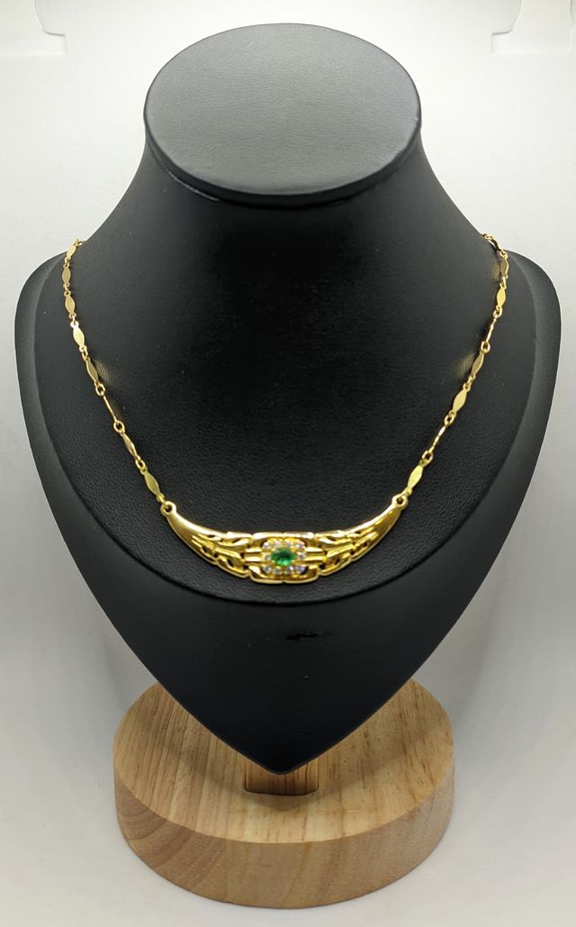 Collar de oro de 18k con Esmeralda, 7.8 g, 46 cm.