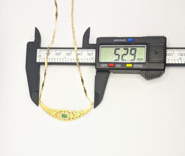 Collar de oro de 18k con Esmeralda, 7.8 g, 46 cm.