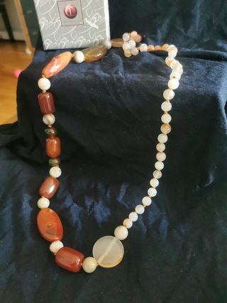 Collar de piedras naturales