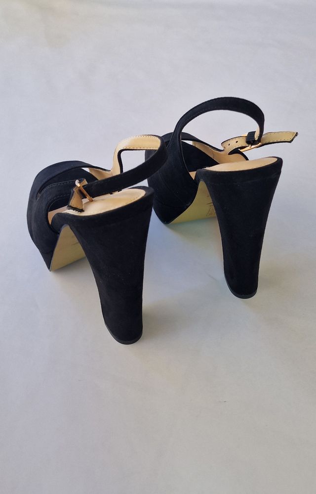 Scarpe Primadonna in pelle vellutata nera tg40