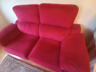 Sofá de tela rojo