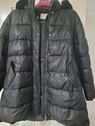 Parka Roberto Torreta Negra efecto piel serpiente
