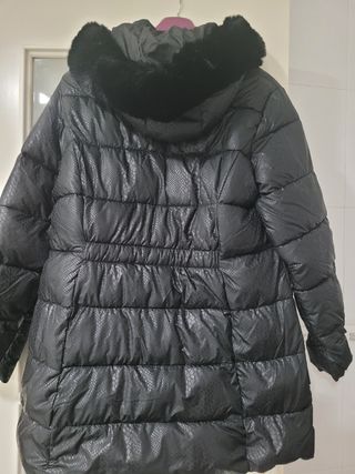 Parka Roberto Torreta Negra efecto piel serpiente