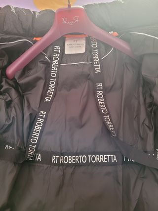 Parka Roberto Torreta Negra efecto piel serpiente