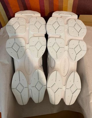 New B݉á݉lance 9060 talla40