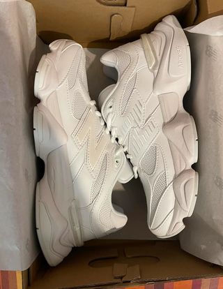 New B݉á݉lance 9060 talla40