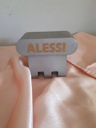 Piccolo articolo pubblicitario di Alessi