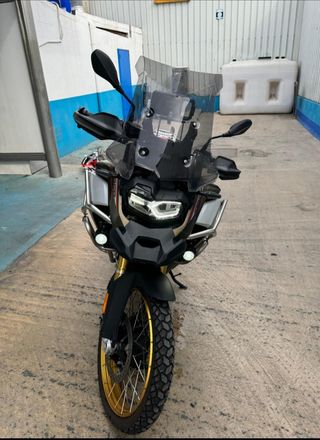 BMW GS 850 Adventure.
Como nueva