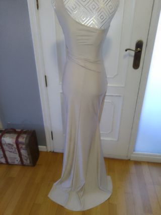 Vestido de fiesta beige elegante