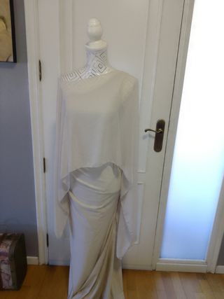Vestido de fiesta beige elegante