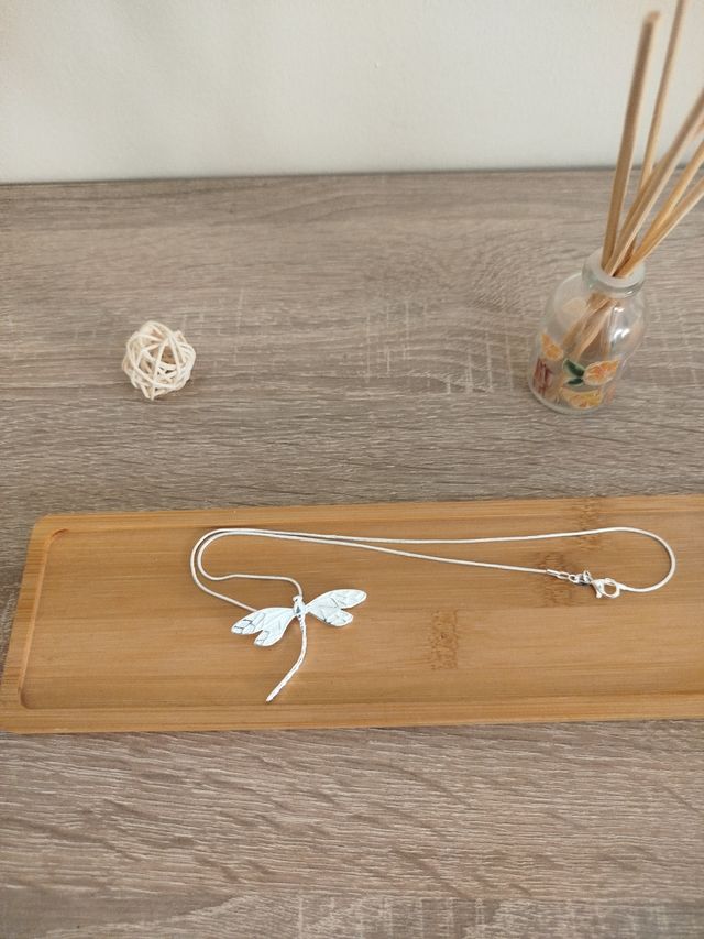 Collar libélula plata
