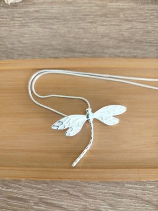 Collar libélula plata