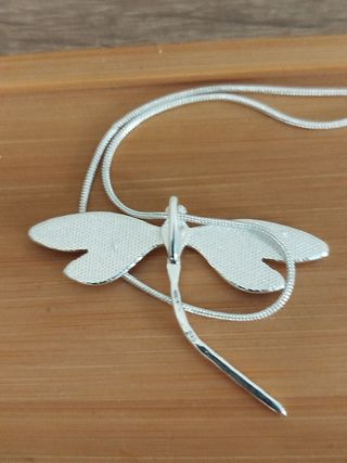 Collar libélula plata