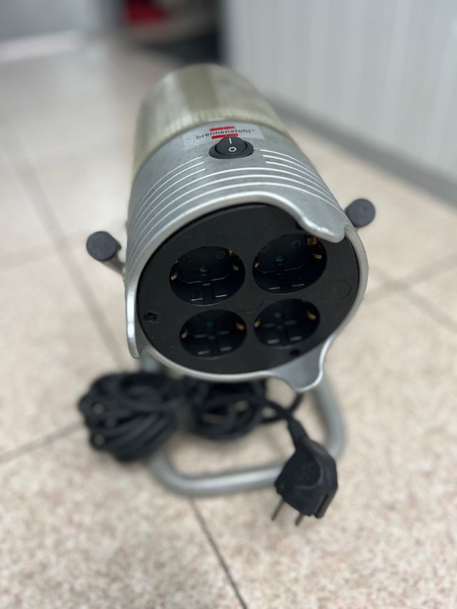 Foco obra Brennenstuhl con regleta 4 enchufes