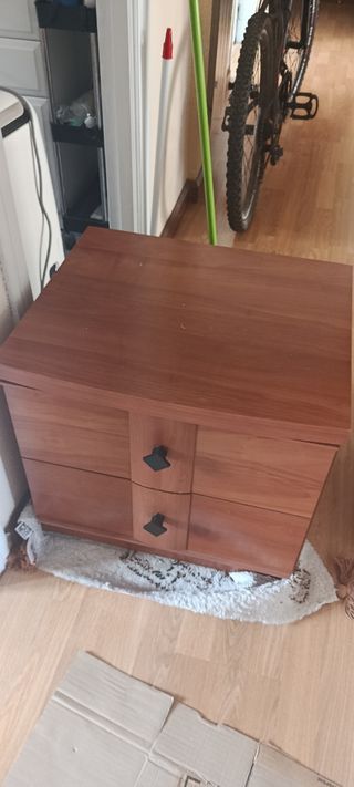 Cómoda con espejo y mesita a juego