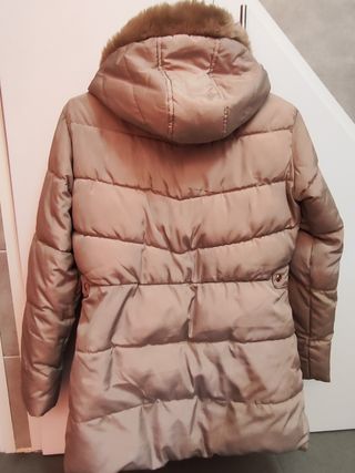 Cazadora/chaquetón/parca beige con volantes y pelo