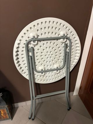 Mesa redonda plegable blanca