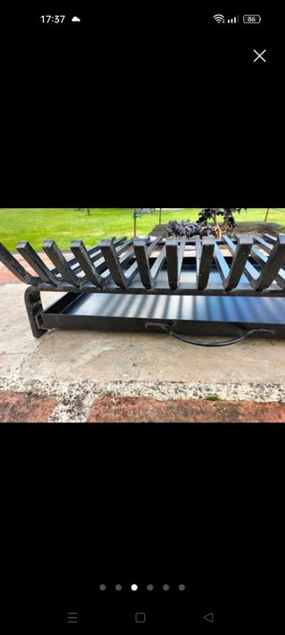 Parrilla de hierro negra