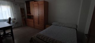 Habitación con terraza en piso compartido