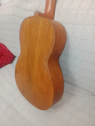 Antiquísima guitarra romántica vintage