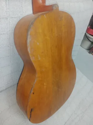 Antiquísima guitarra romántica vintage
