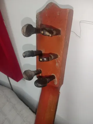 Antiquísima guitarra romántica vintage