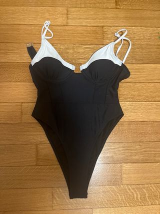 Costume da bagno che rende le gambe lunghe