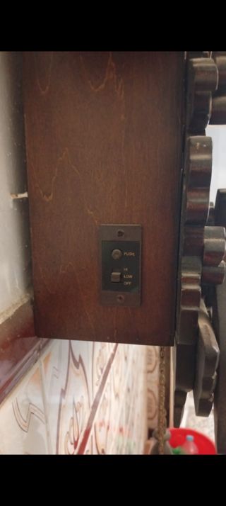 Reloj de cuco de madera tallada