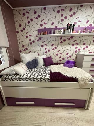 Dormitorio juvenil morado y blanco