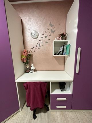 Dormitorio juvenil morado y blanco