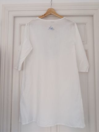 Caftán blanco bordados azules