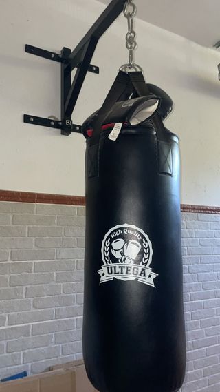 Saco de boxeo ULTEGA con soporte de gran agarre