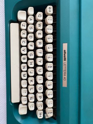 Máquina de escribir Olivetti Lettera 40