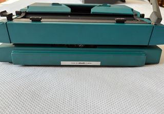 Máquina de escribir Olivetti Lettera 40