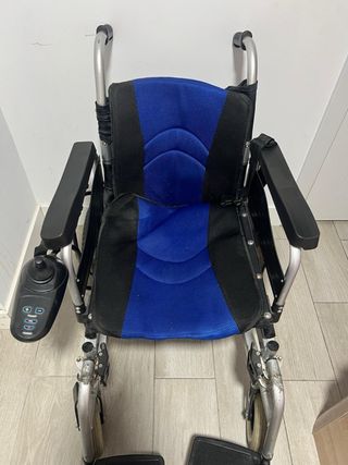 Sedia a rotelle elettrica