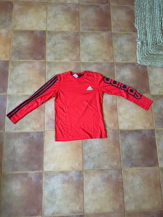 Camiseta Adidas manga larga roja.Talla 11,12 años