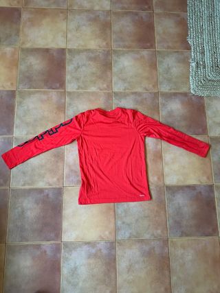 Camiseta Adidas manga larga roja.Talla 11,12 años