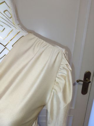 Vestido de fiesta beige drapeado