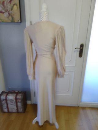 Vestido de fiesta beige drapeado