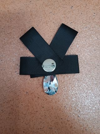 Broche de ropa con colgante