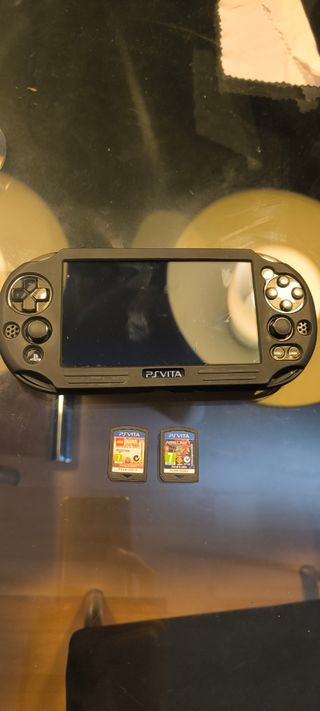 PS Vita Negra + 2 Juegos