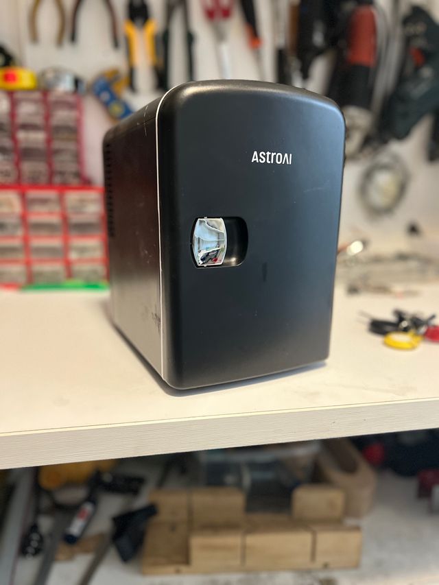 Mini Nevera AstroAI Frío/Calor 12V/220V