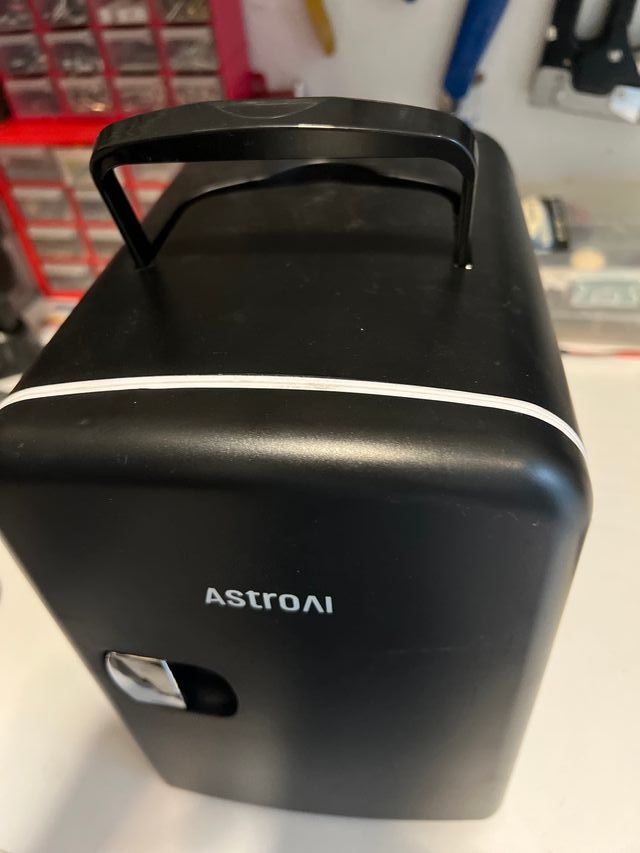 Mini Nevera AstroAI Frío/Calor 12V/220V