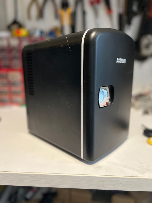 Mini Nevera AstroAI Frío/Calor 12V/220V